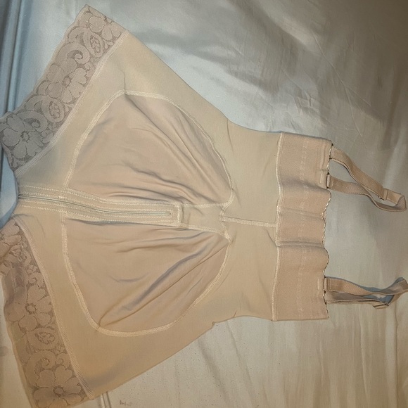 Nude strapless guitar faja also comes with strap for extra strength in size L - Picture 3 of 4